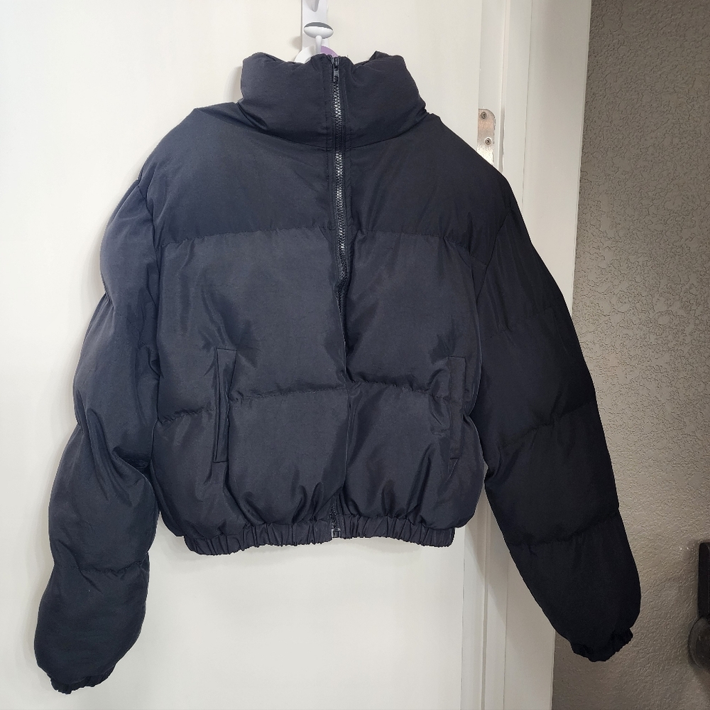 Black Puffer Jacket Cropped Size L